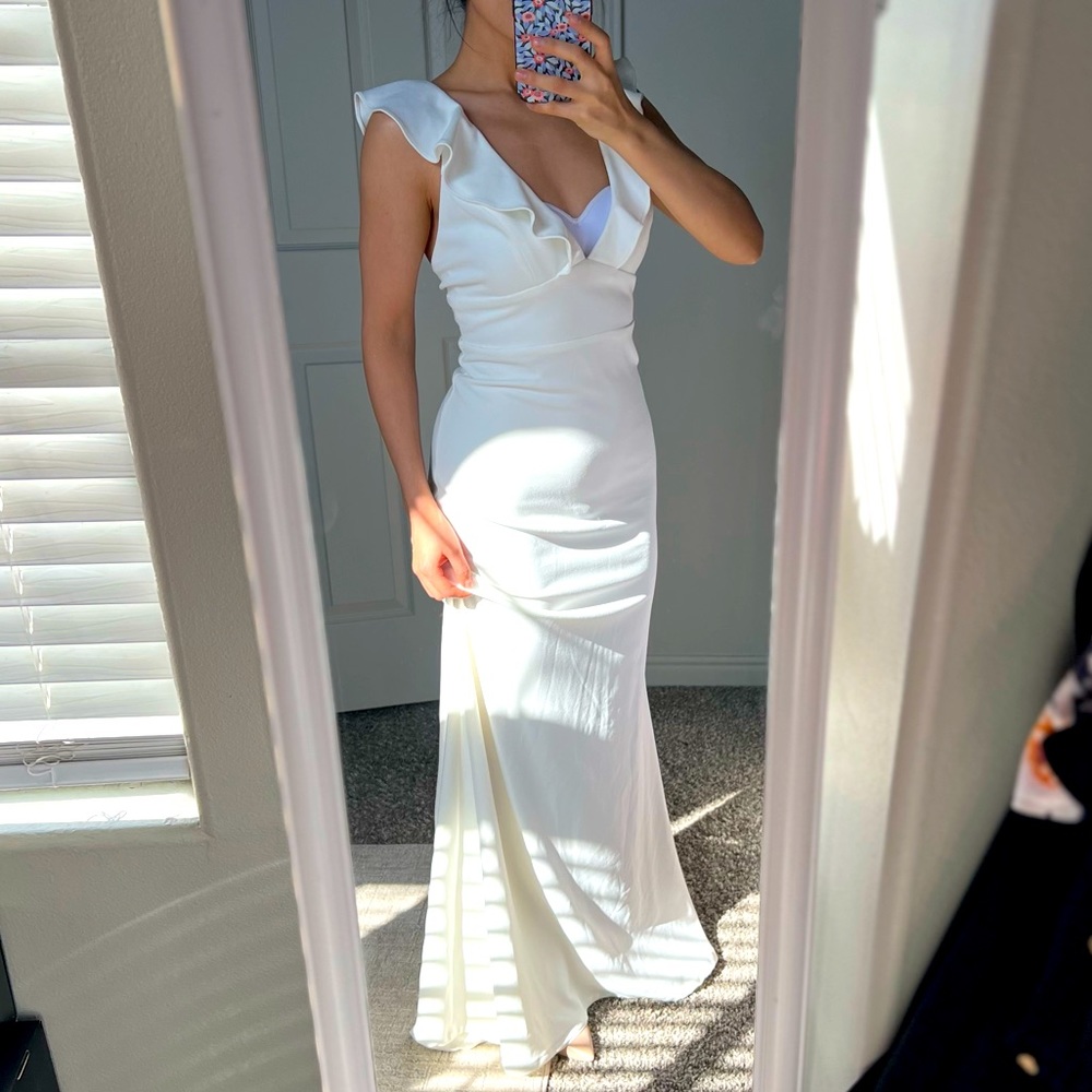 Lulu’s white bridal dress